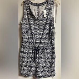 NWT Large Black and White New York & Company Drawstring Romper with pockets.